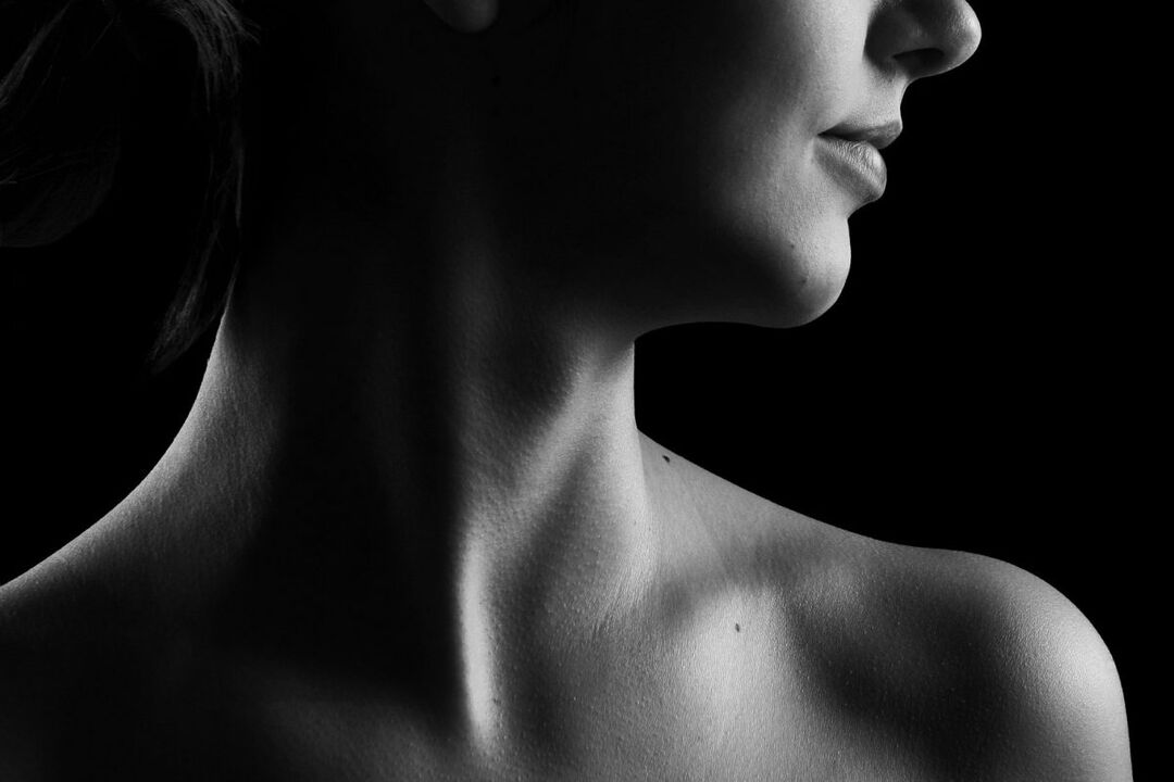A nyak és a dekoltázs bőre modern fiatalító módszerek után