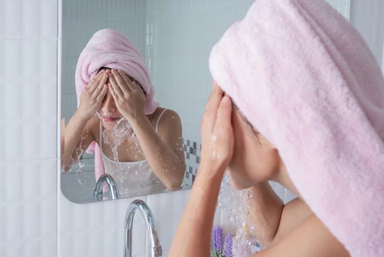 Használat után a fiatalító maszkot meleg vízzel le kell mosni. 